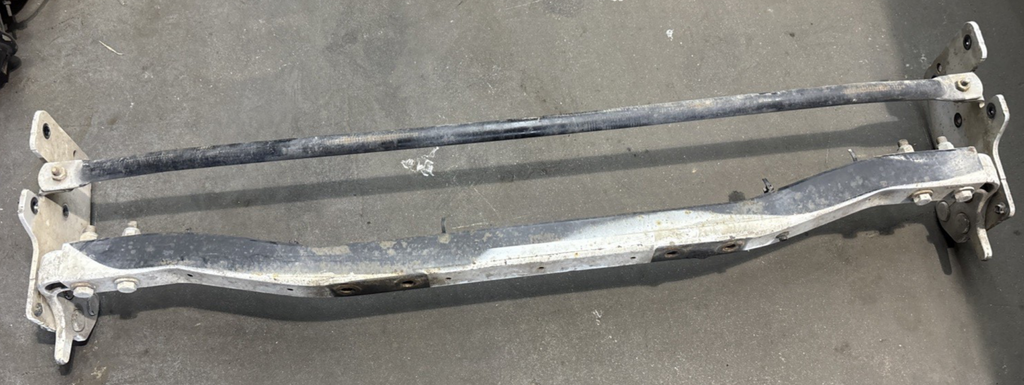 PETERBILT 587 Kenworth T680 L48-6089-002; L48-6087 HOOD BRACKET L85-6090 Paccar
