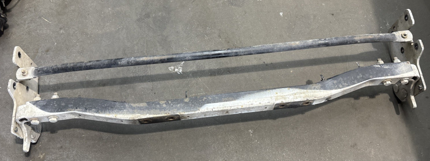 PETERBILT 587 Kenworth T680 L48-6089-002; L48-6087 HOOD BRACKET L85-6090 Paccar