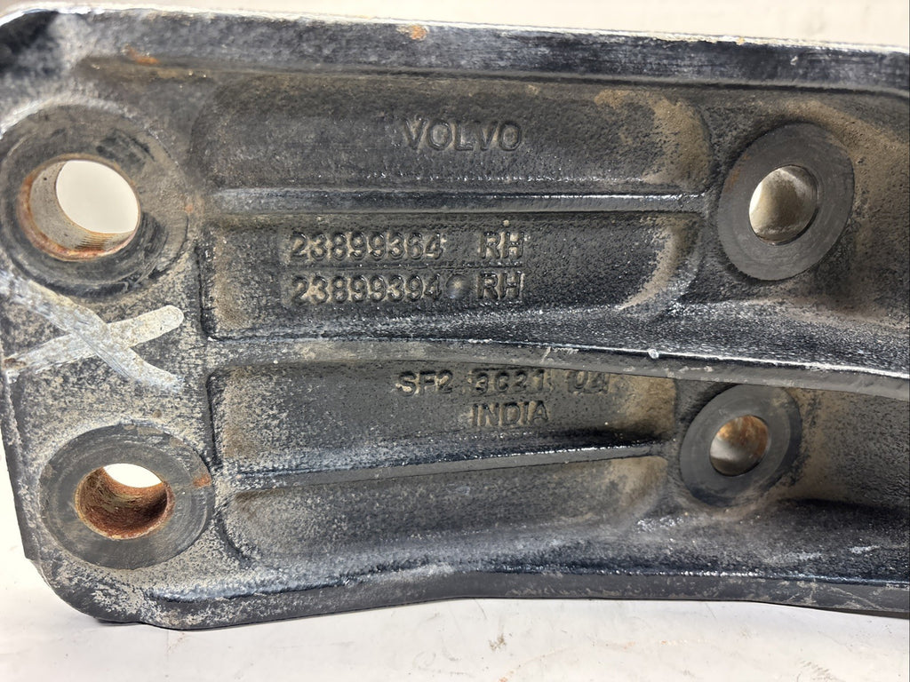 Genuine Volvo Gen Right Cab Mount Bracket 23899364 RH 23899394 RH