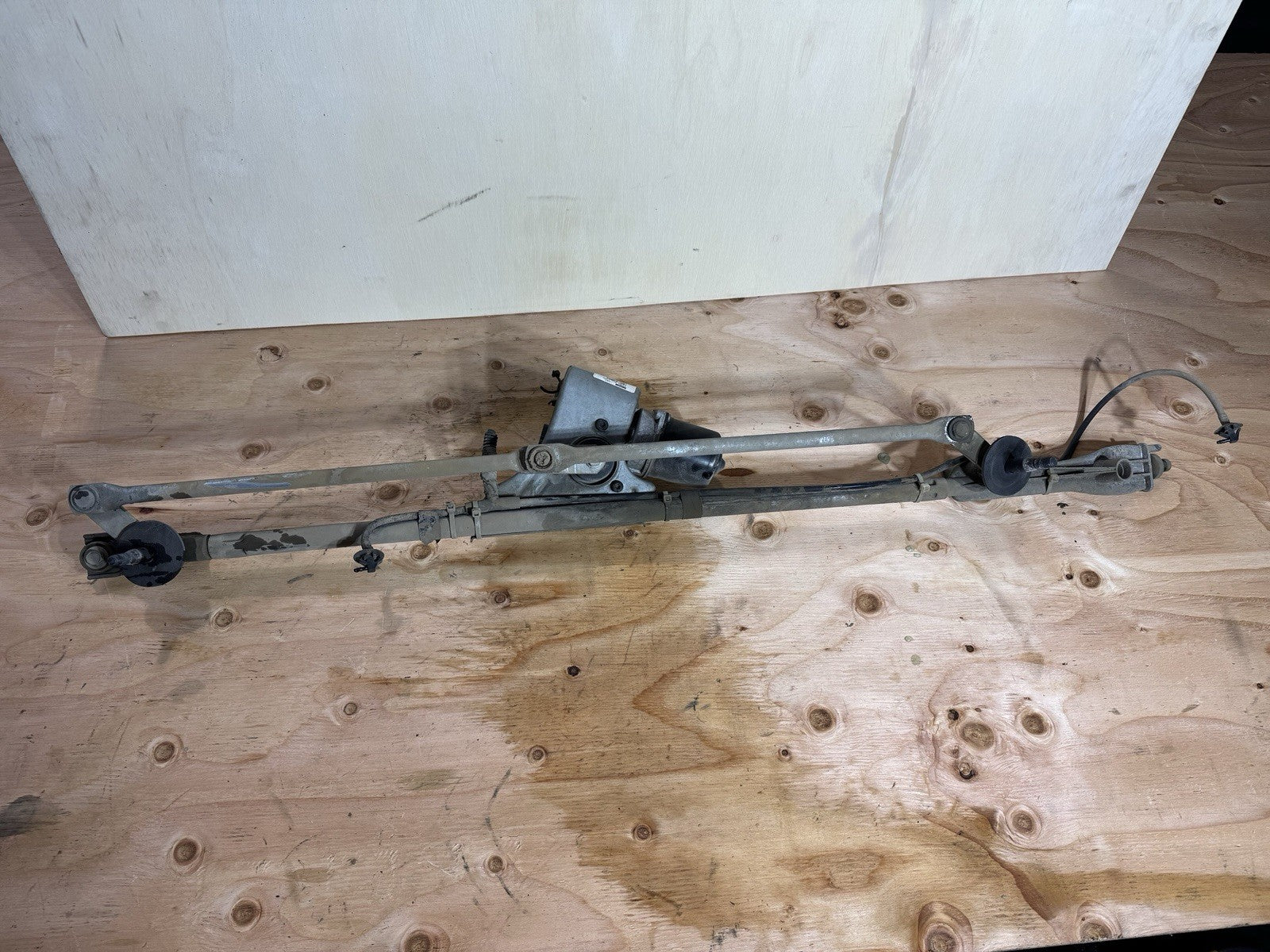 2021 Kenworth T680 Left/Driver Windshield Wiper Motor - Used