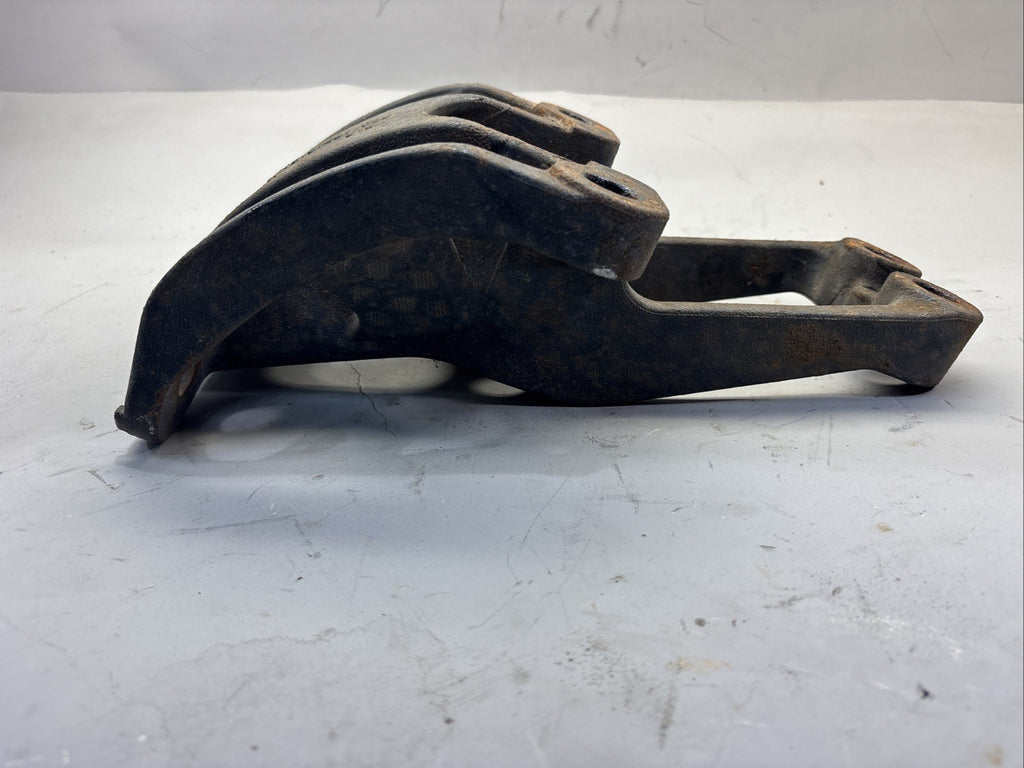 FREIGHTLINER CASCADIA FRONT RIGHT CAB SUPPORT MOUNT BRACKET R18-67961-000