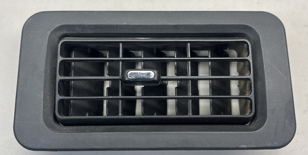 PACCAR   DASH LOUVERT VENT    U45-1002 / 07785AA / 1-INJ-844-101