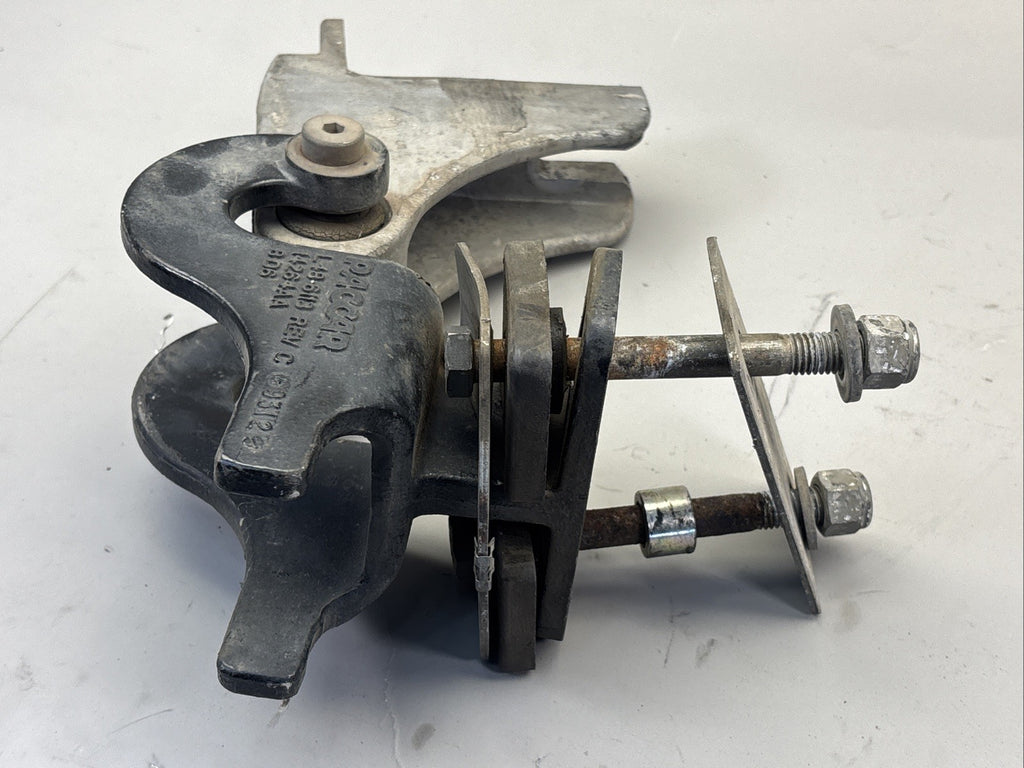 PACCAR   Hood Hinge/Pivot  (Off KW T680)  PNs: L48-6113 / L48-6108  (TAG# 5390)