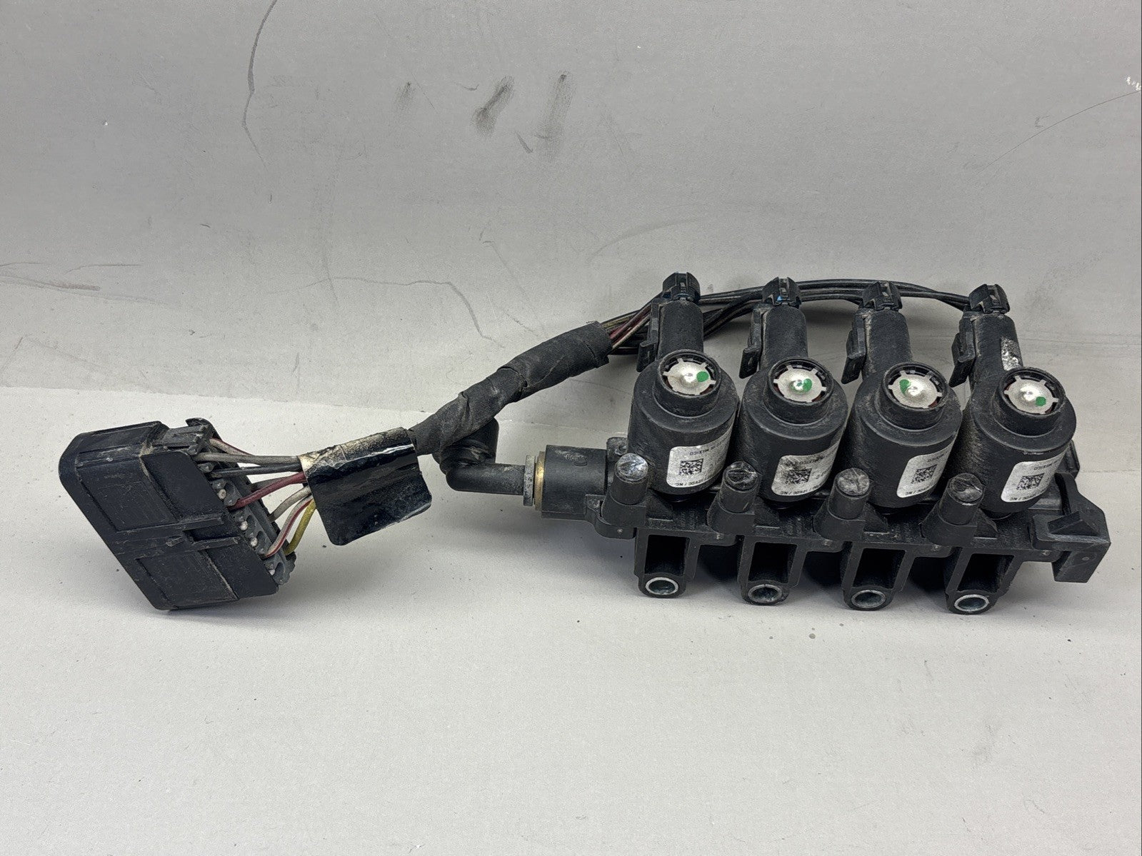 BENDIX AIR MANIFOLD SOLENOID  K052287 OEM-K137099.
