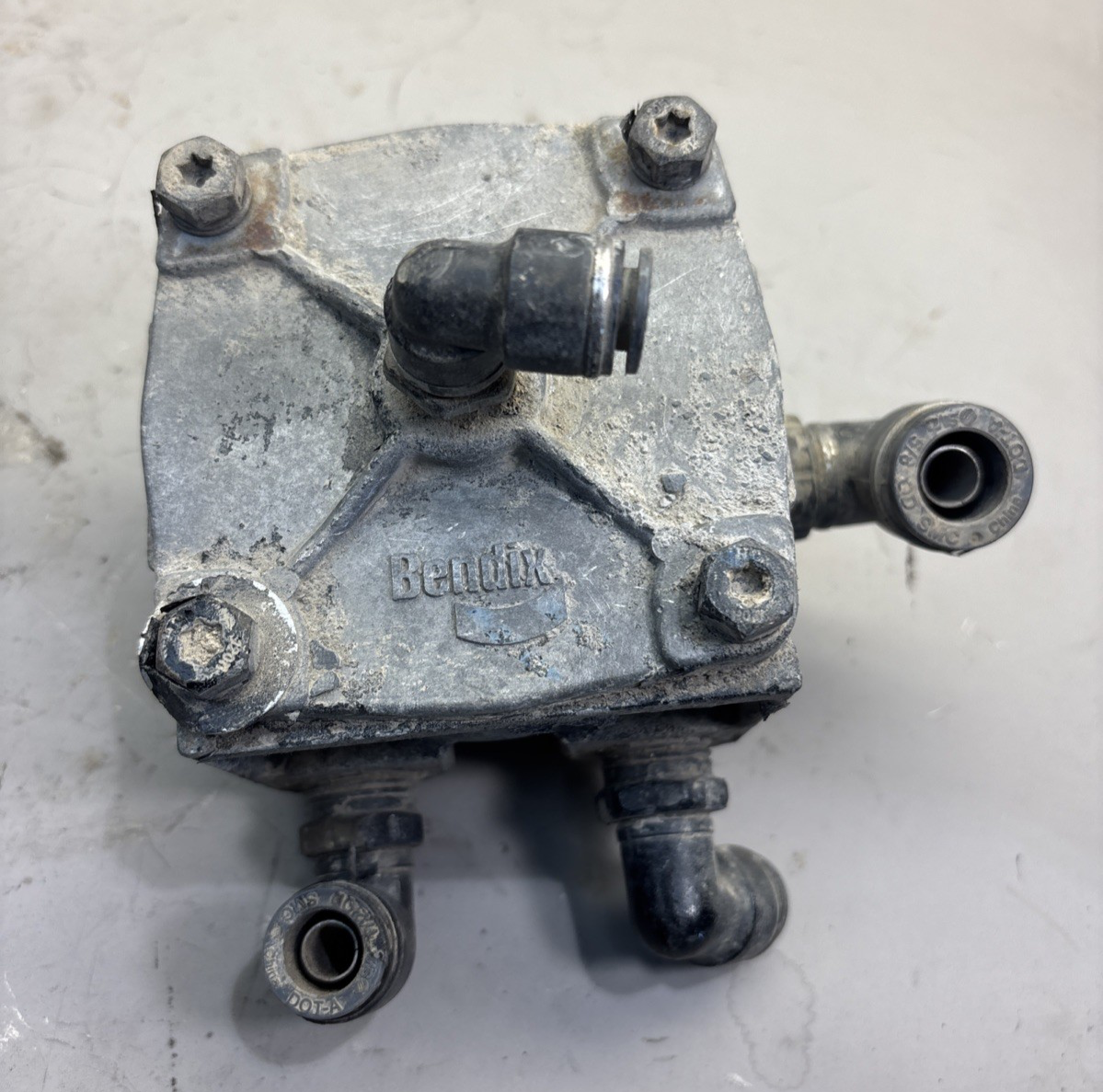 Bendix Relay Valve PN: T-294859-D