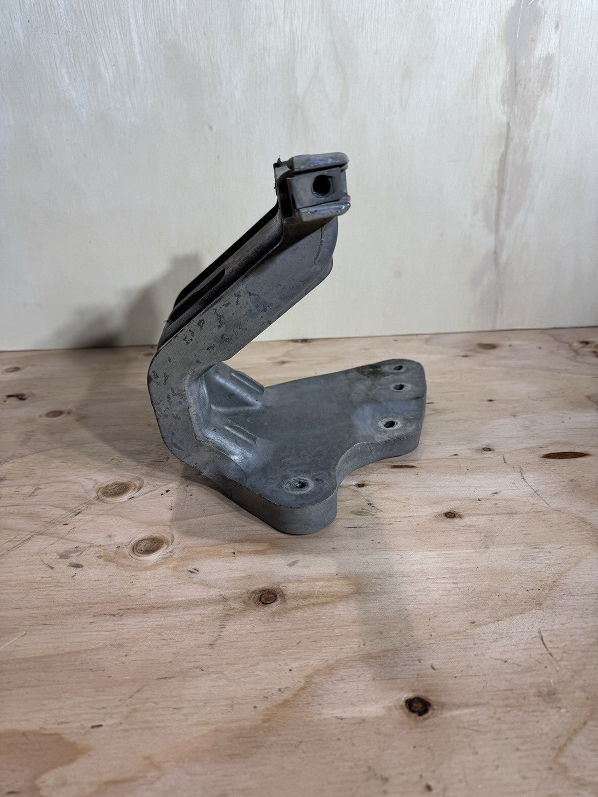 D11-1503 KENWORTH T680 AIR CLEANER BRACKET 3771232