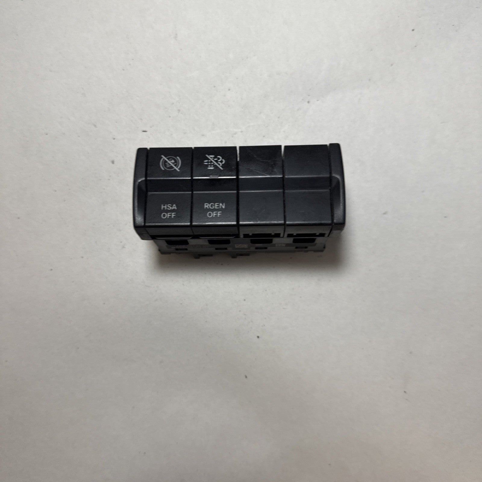 Freightliner A06-90732-000 Rocker Switch Panel HSA OFF RGEN OFF
