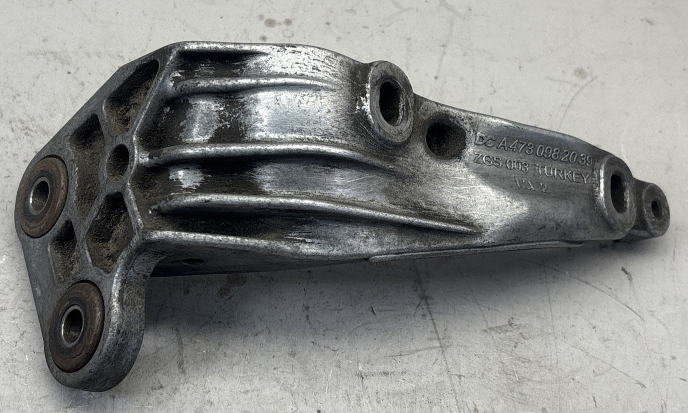 Freightliner Cascadia DD15 Engine Bracket A4730982039 A473 098 20 39