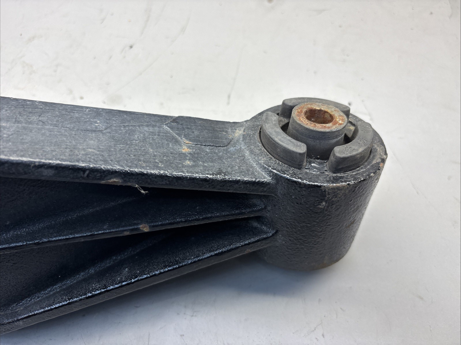 Genuine Volvo Gen Right Cab Mount Bracket 23899364 RH 23899394 RH