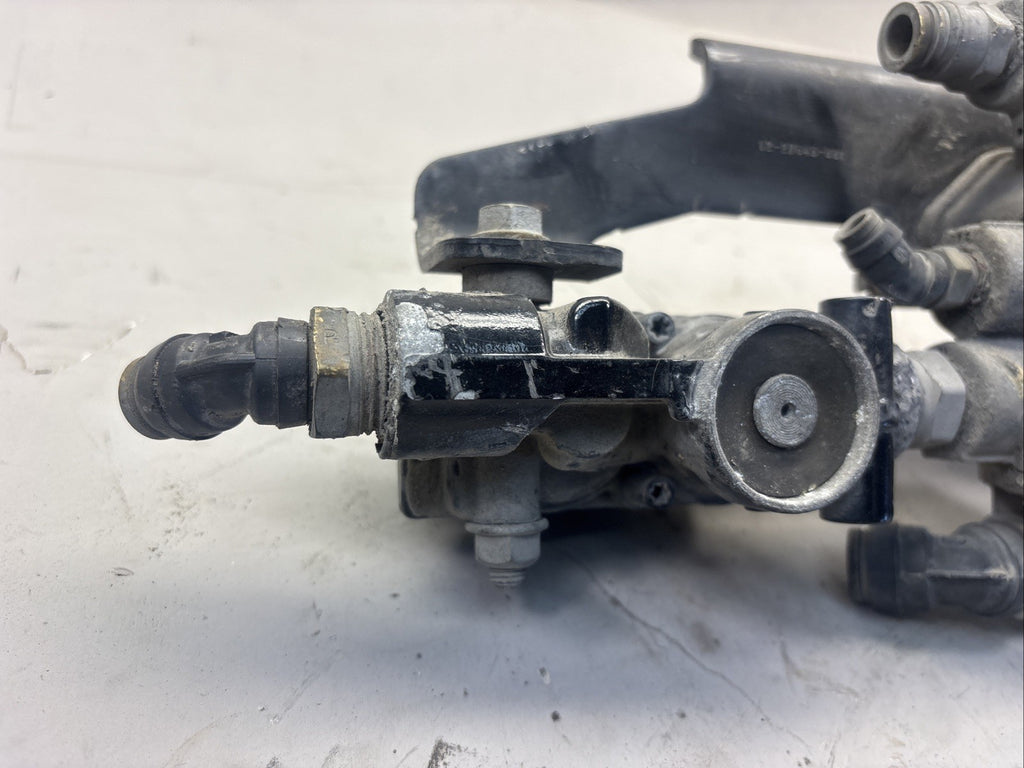 Freightliner Cascadia 126 ABS Modulator Solenoid Valve 2020 OEM K055796 / 109792