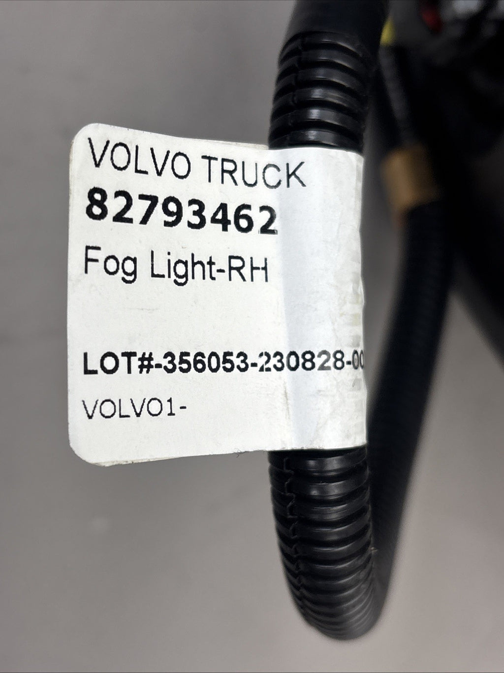 82793462 GENUINE VOLVO OEM RH FOG LIGHT - MADE IN USA