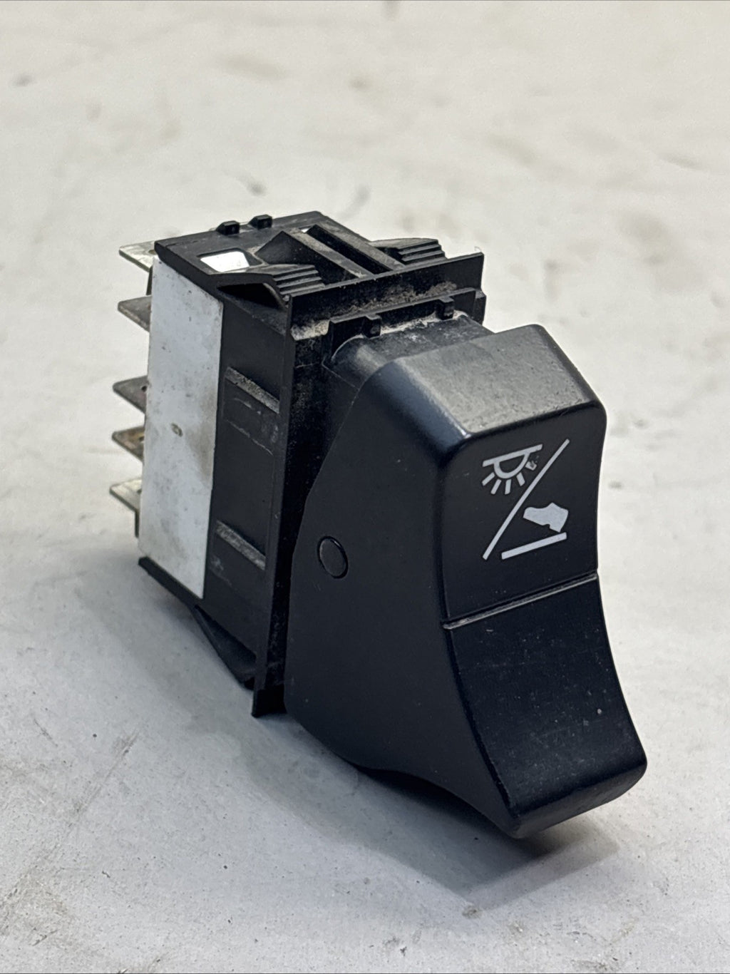 Kenworth  Dash / Console Switch -KW  DOME/FOOTWELL SWITCH P/N: P27-1173-011