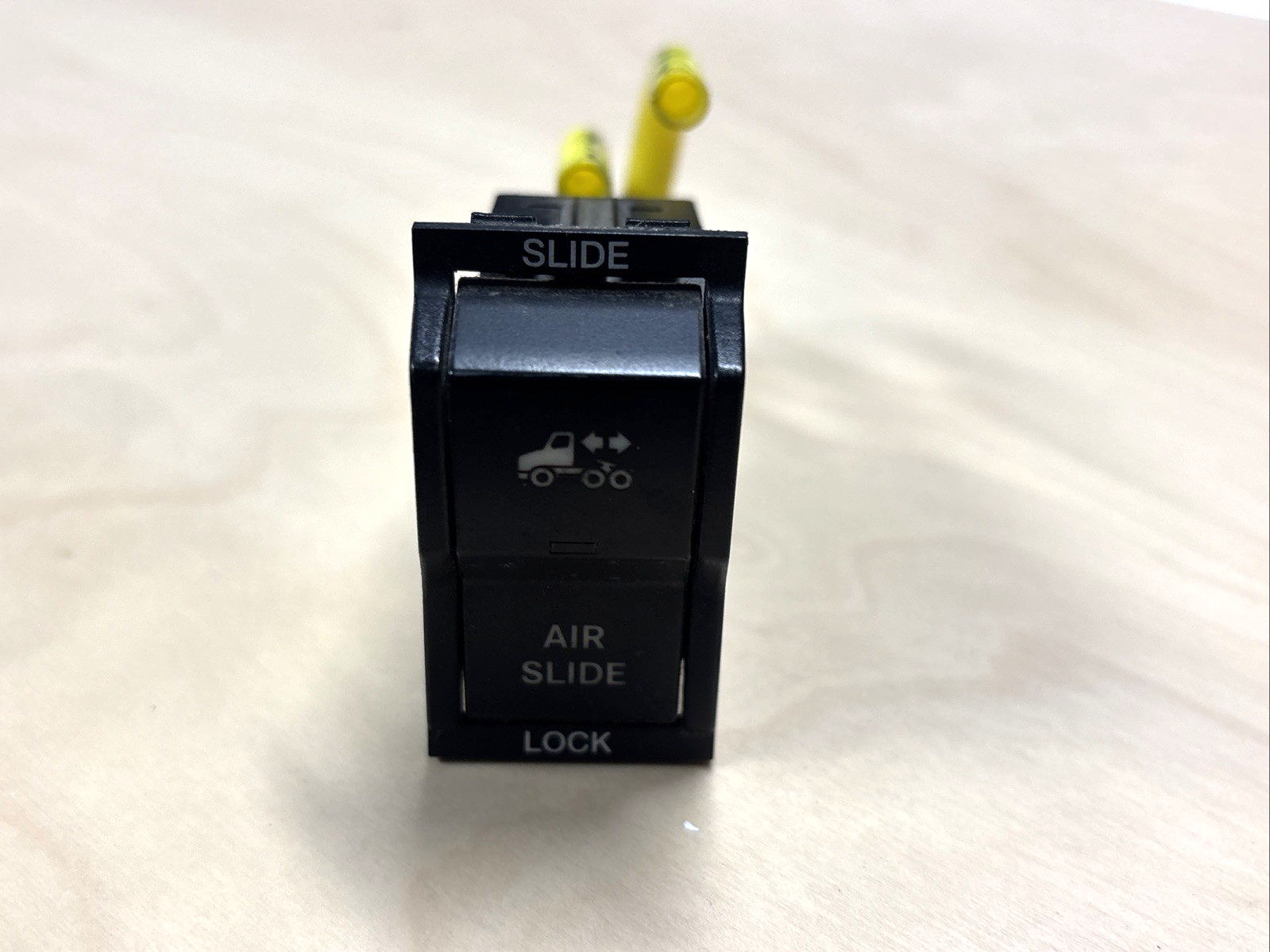 Freightliner A12-26539-008 Fifth Wheel Air Slide Dash Valve Switch