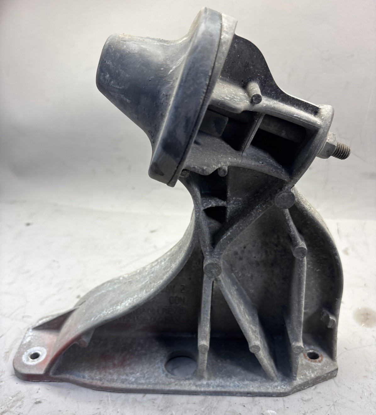 FREIGHTLINER LEFT SIDE HOOD SUPPORT 17-21082-004 A17-21589-000