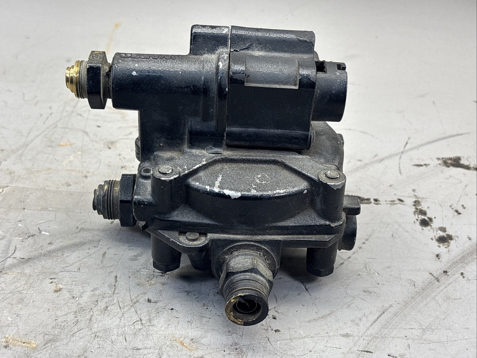 Freightliner Cascadia Meritor Wabco ABS Relay Valve 442 001 006 1