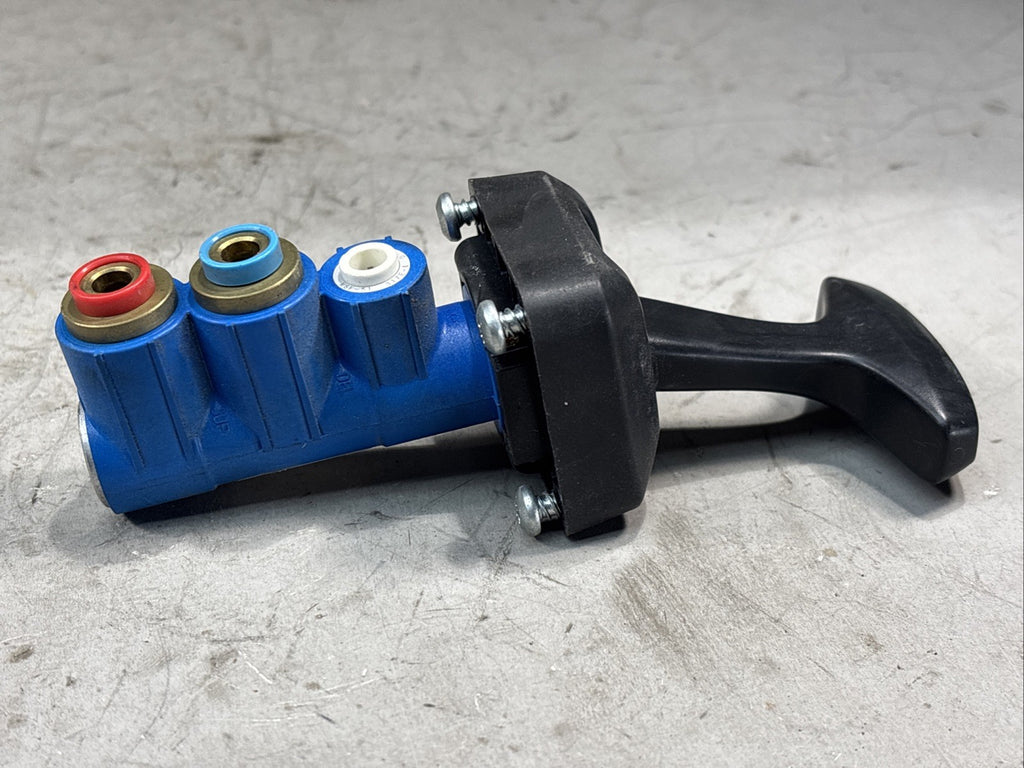 BENDIX TCS-9000 SEMI TRUCK TRAILER BRAKE CONTROL VALVE 7267413 OEM