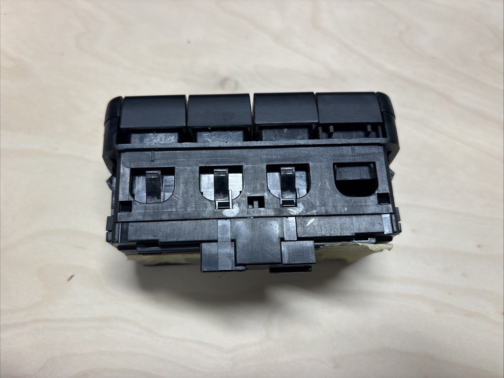 Freightliner Rocker Switch Panel  A06-60973-000