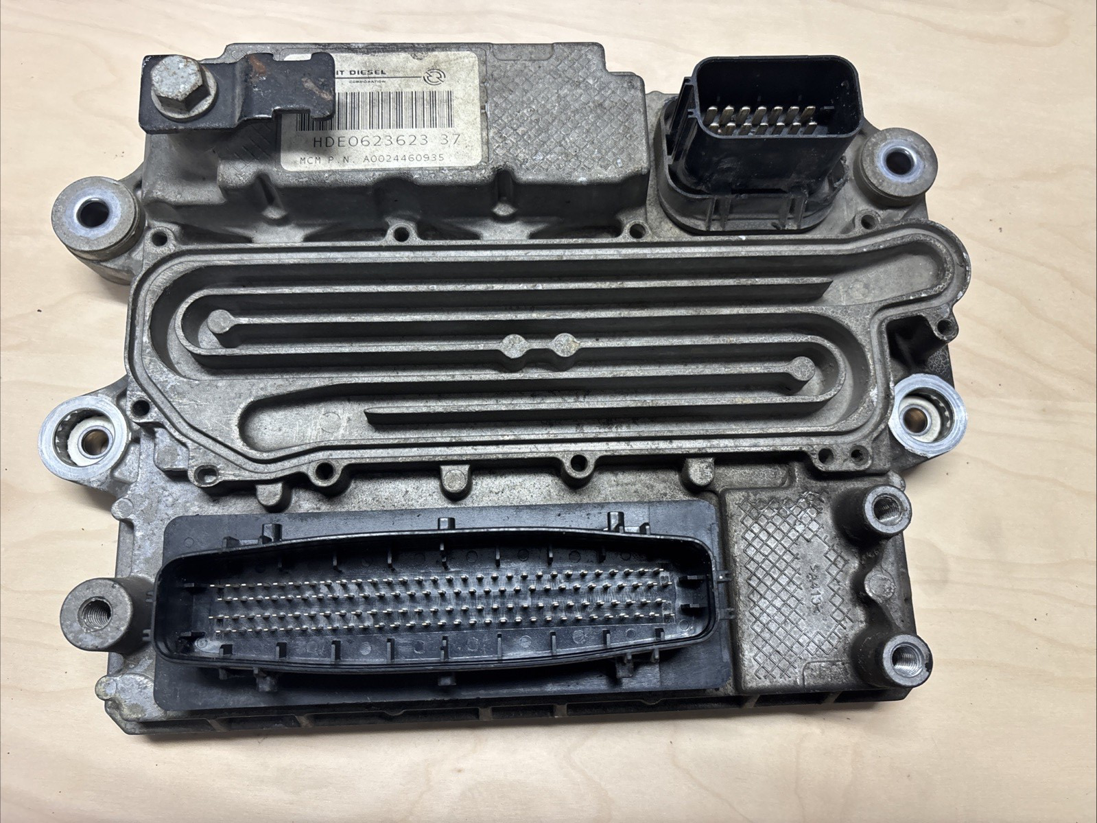 A0024460935 DETROIT DD15 ENGINE CONTROL MODULE (ECM) MCM2.1