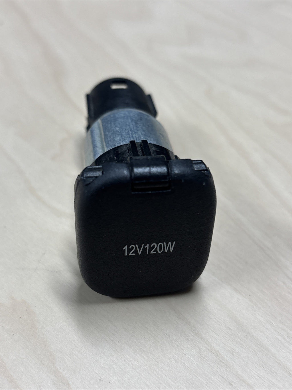 9343-AA POWER OUTLET PLUG/SOCKET 12V120W T15K047AC