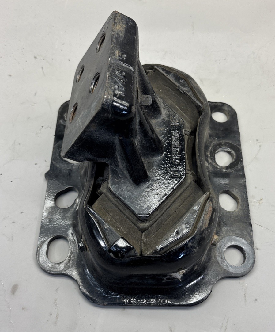 A00-1085-004 PACCAR MX-13 REAR ENGINE MOUNT