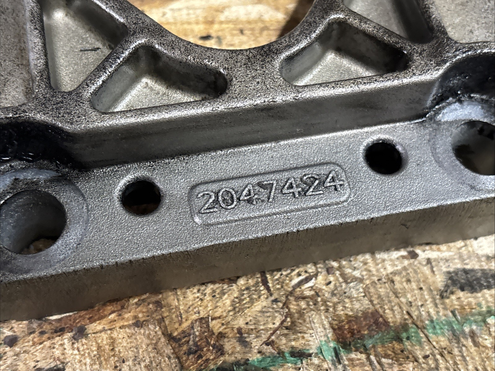 2019 KENWORTH T680 PACCAR MX-13 ENGINE BLOCK STIFINER PLATE 2047424 OEM