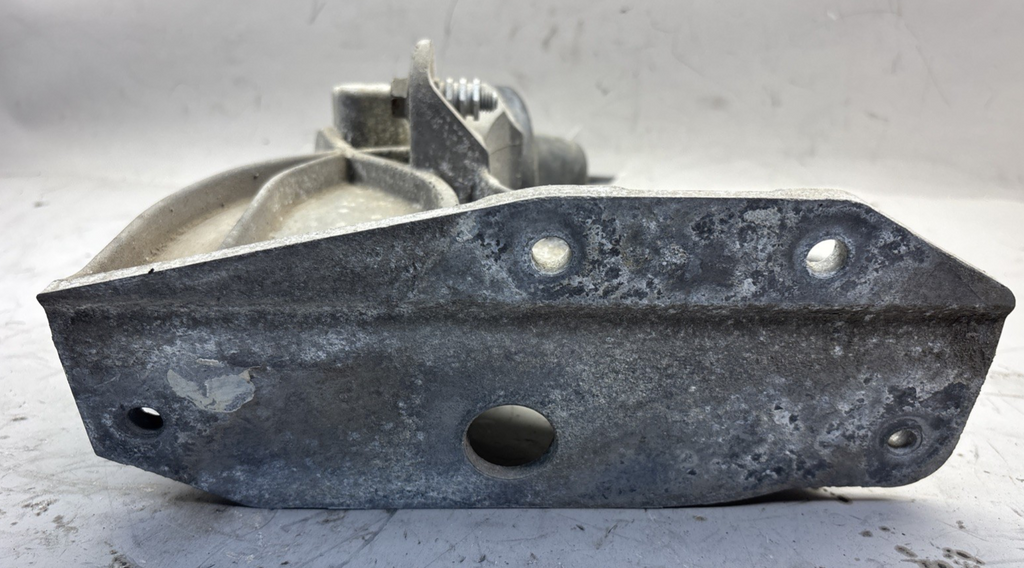 FREIGHTLINER LEFT SIDE HOOD SUPPORT 17-21082-004 A17-21589-000