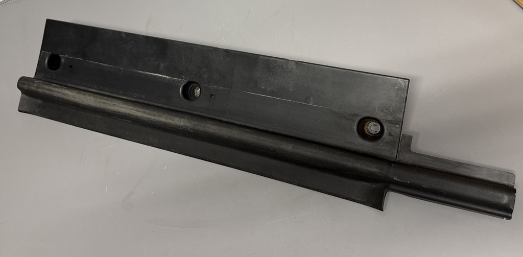 18-58982-001 Sleeper Baggage Compartment Door Sill for Freightliner