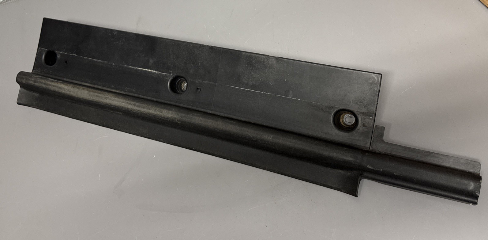 18-58982-001 Sleeper Baggage Compartment Door Sill for Freightliner