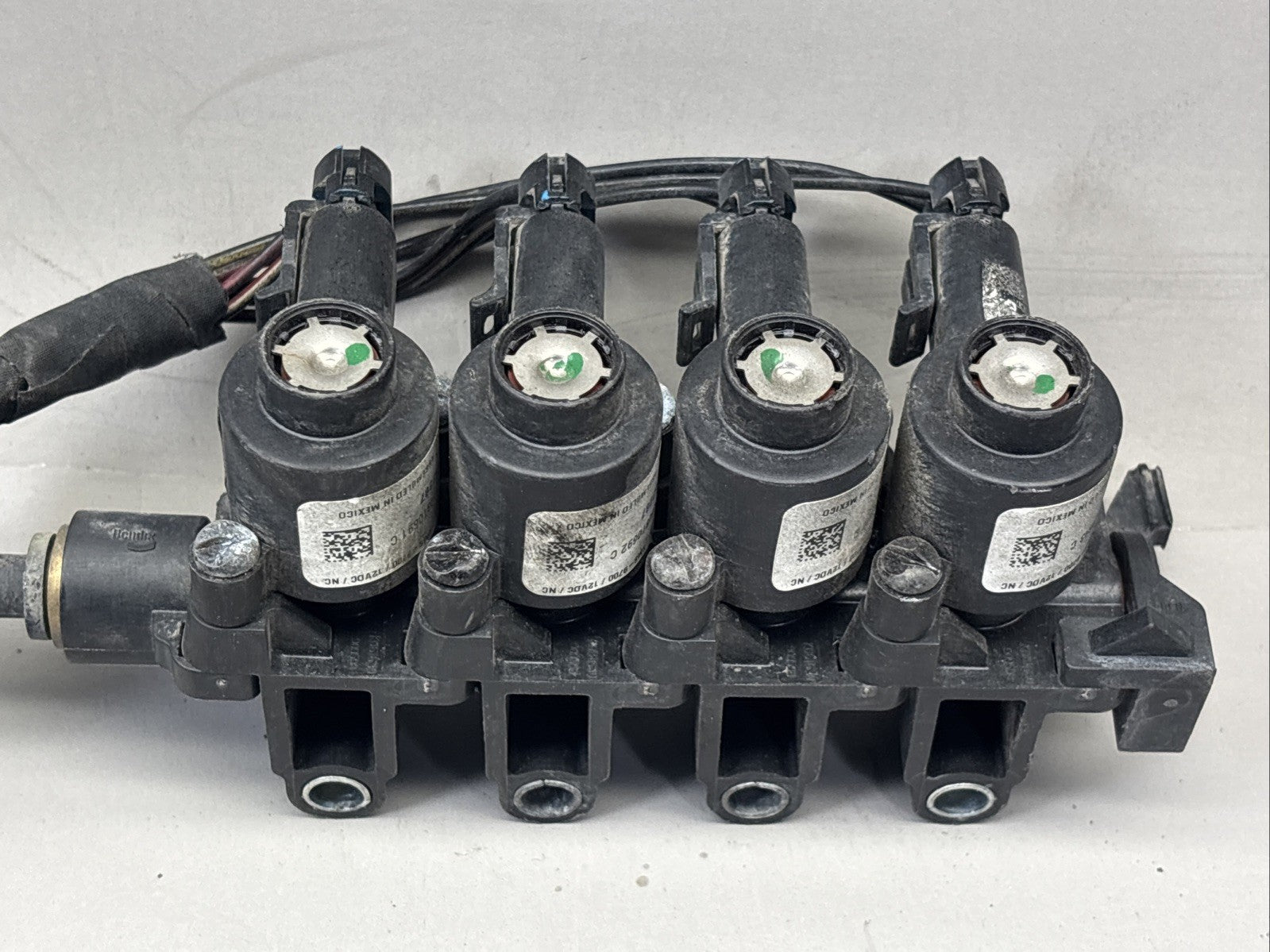 BENDIX AIR MANIFOLD SOLENOID  K052287 OEM-K137099.