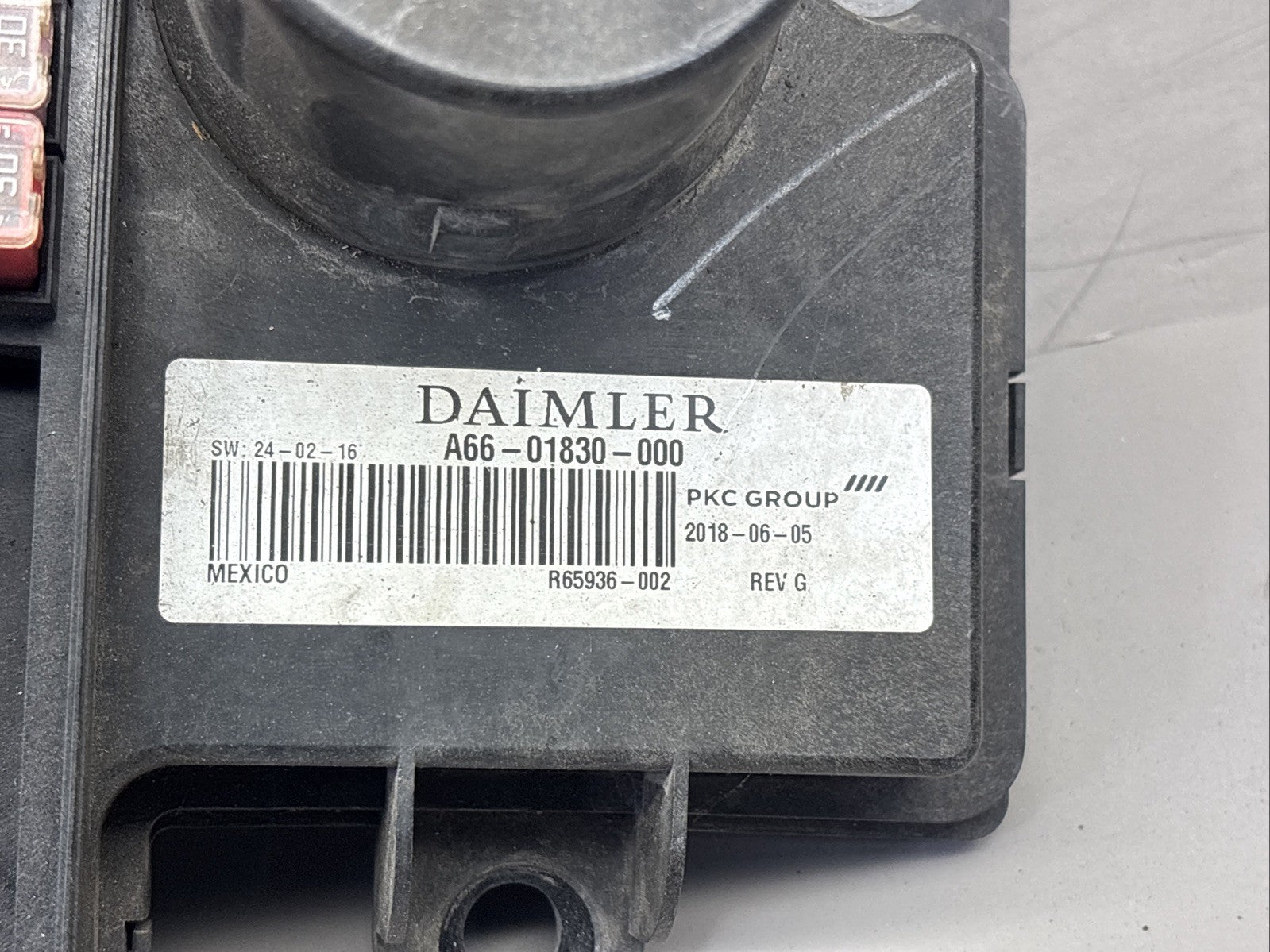 A66-01830-000 FREIGHTLINER CASCADIA 126 FUSE BOX