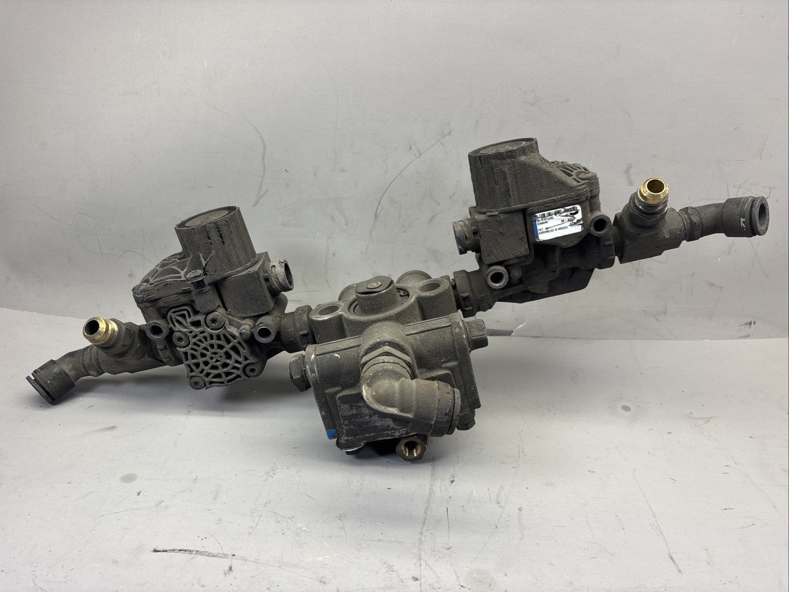 BENDIX ESSEMBLY  VALVE T-5019483 W/ ABS VALVE BENDIX K056040 ABS MODULATOR VALVE