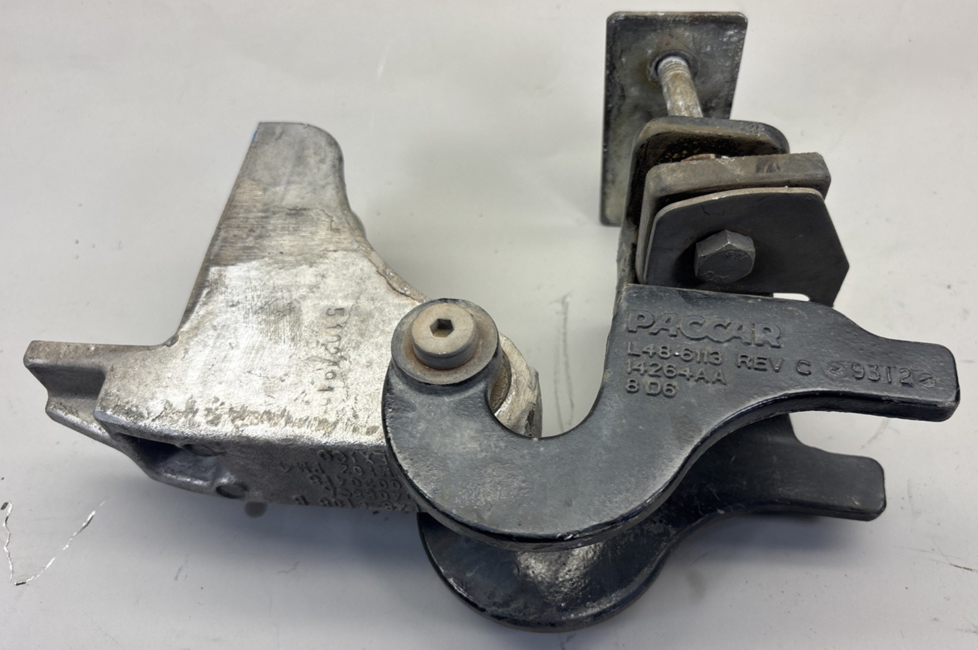 PACCAR   Hood Hinge/Pivot  (Off KW T680)  PNs: L48-6113 / L48-6108  (TAG# 5390)