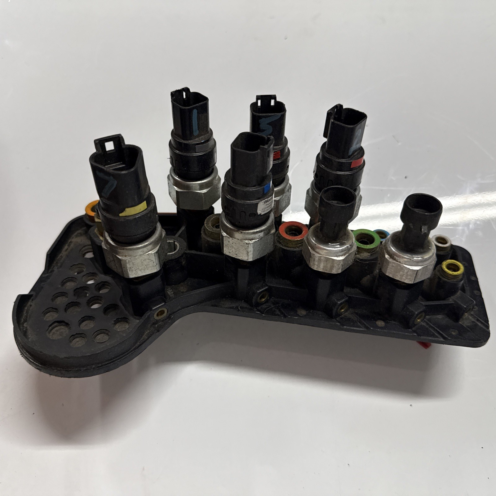 Freightliner Bulkhead Air Mainfold With Switches 12-26964-001 From 2018 Cascadia