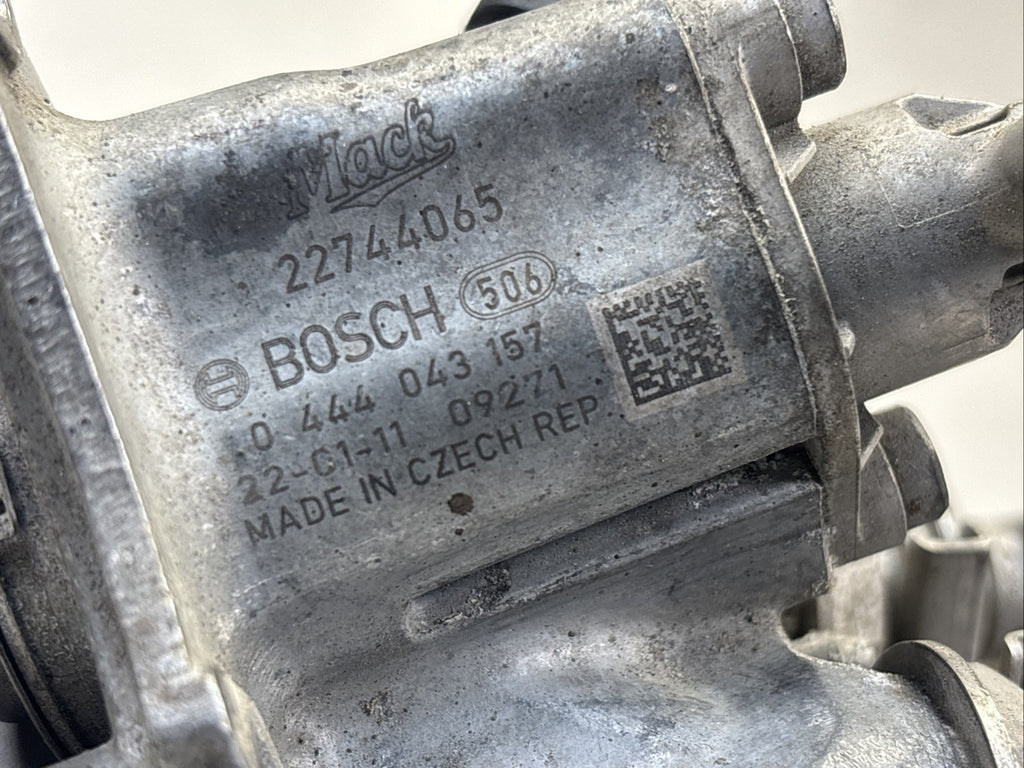 DEF Dosage Valve For VOLVO D13/ Mack MP8 22744065 0444043157