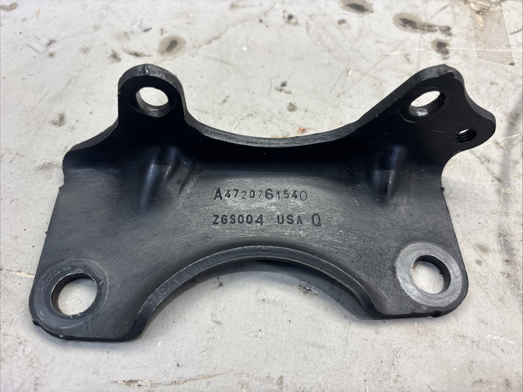 18-25 FREIGHTLINER CASCADIA 125 DETROIT DD15 FUEL PUMP BRACKET A4720761540 OEM