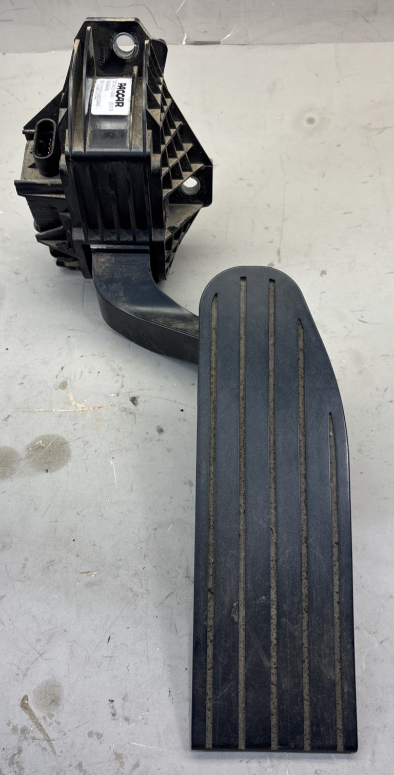 Kenworth 579 Paccar Throttle Pedal Assembly D21-6021-300