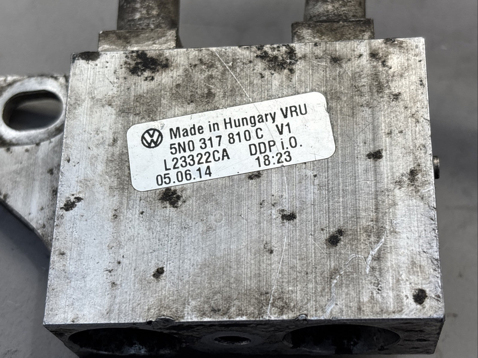 2011 Volkswagen Tiguan Auto Transmission Oil Cooler Line Temperature Valve OEM