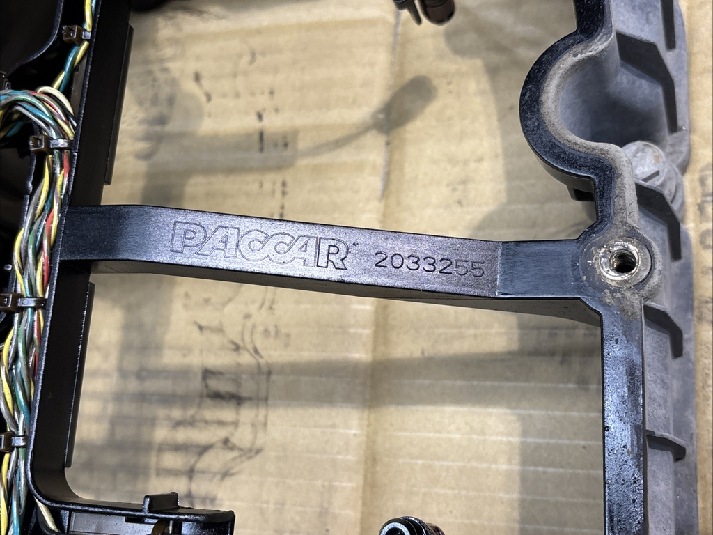 KENWORTH T680 Paccar MX13 Engine Rocker Housing | P/N 2033255