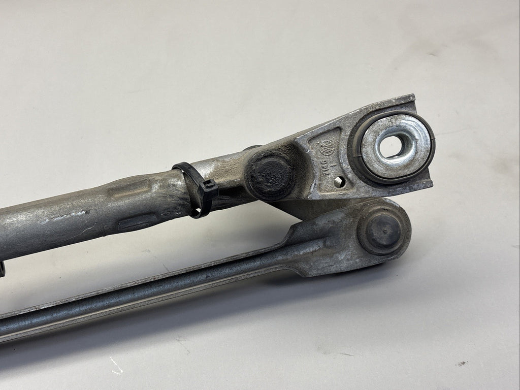 OEM FREIGHTLINER LINKAGE & MOTOR ASSEMBLY WINDSHIELD WIPER A22-72752-002 W302256