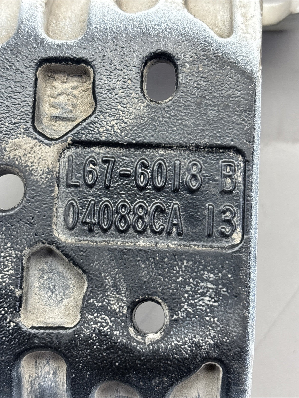 PACCAR KENWORTH PETERBILT L67-6018 SUPPORT-HOOD GUIDE 
