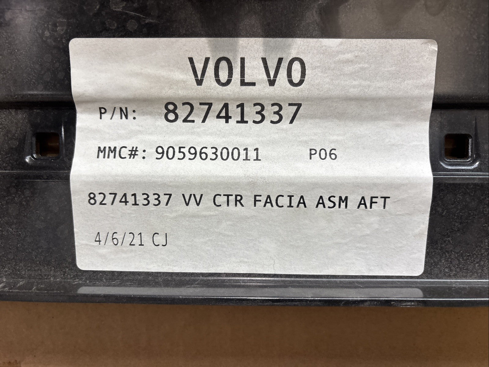 82741337 Genuine OEM VOLVO White Front Center Bumper Facia 8274-1337