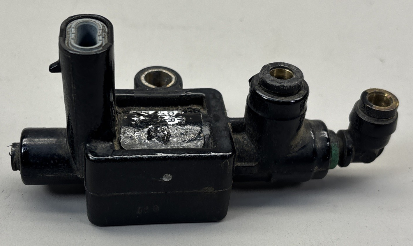 Genuine OEM Paccar 3-Way Solenoid Valve G90-6047