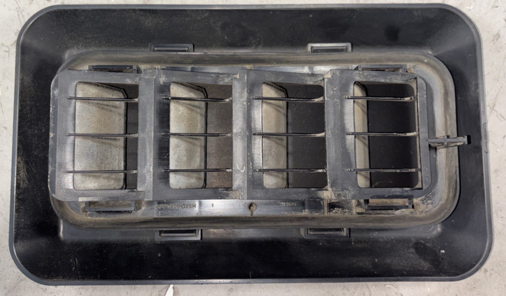 PACCAR Kenworth Cab Backdraft Vent and Cover F25-1006