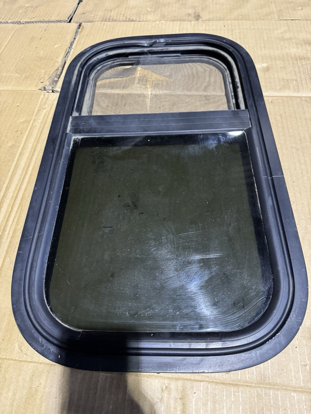 2018-2024 FREIGHTLINER CASCADIA REAR   LOWER SLEEPER QUARTER GLASS OEM