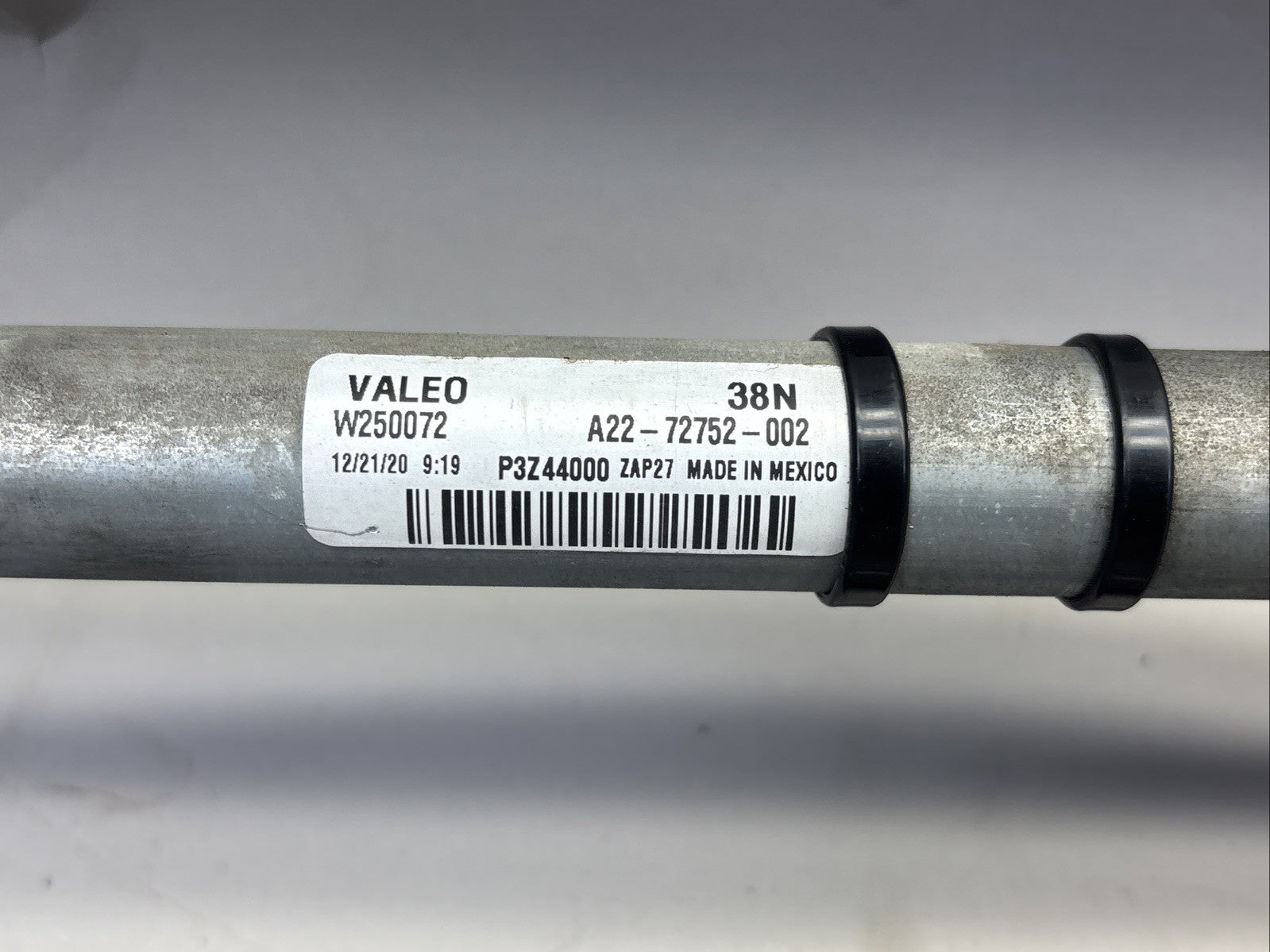 OEM FREIGHTLINER LINKAGE WINDSHIELD WIPER A22-72752-002 / NO MOTOR