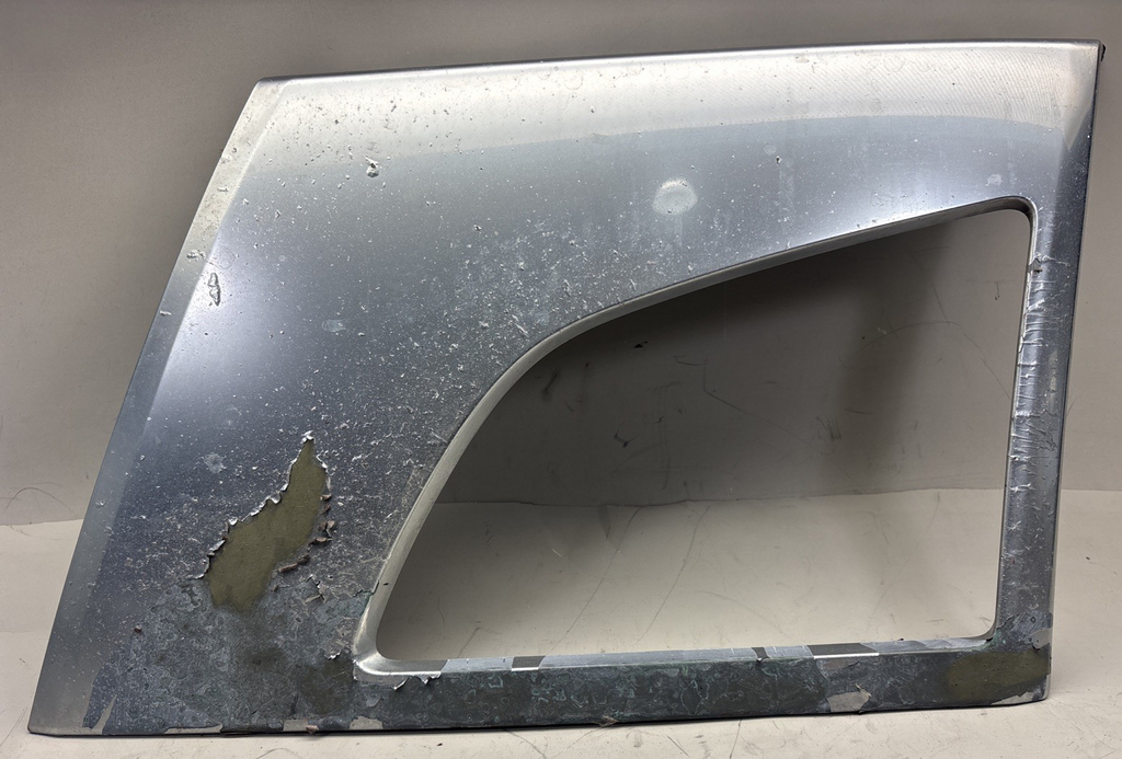 82750054  LH Corner Bumper Trim Fog Light Fits Volvo VNL 82750054 OEM