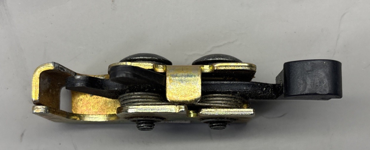 Eberhard/Volvo 84753225 (Replaces 21202458) Latch 95-248-MBR-64 Right Hand