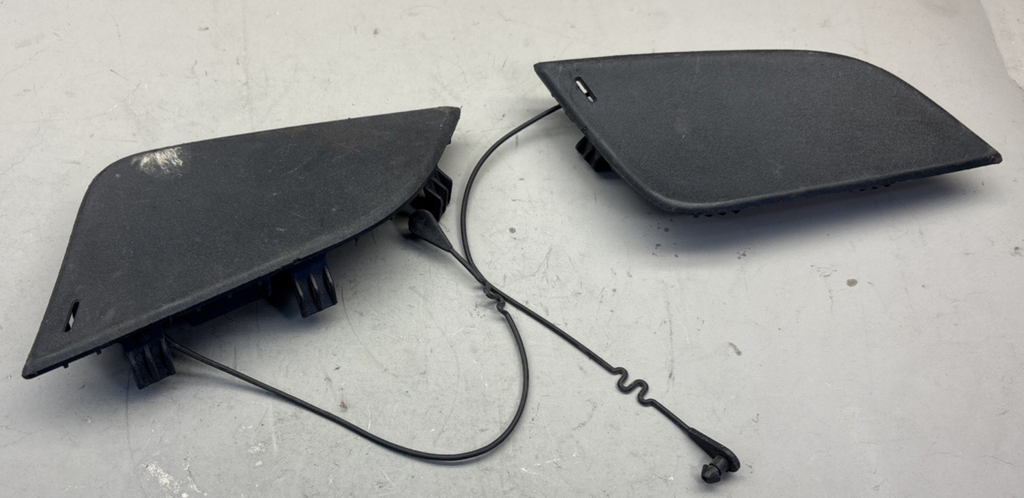 FREIGHTLINER  #21-29246-10, 21-29246-20  RH & LH TOW HOOK COVERS  J248
