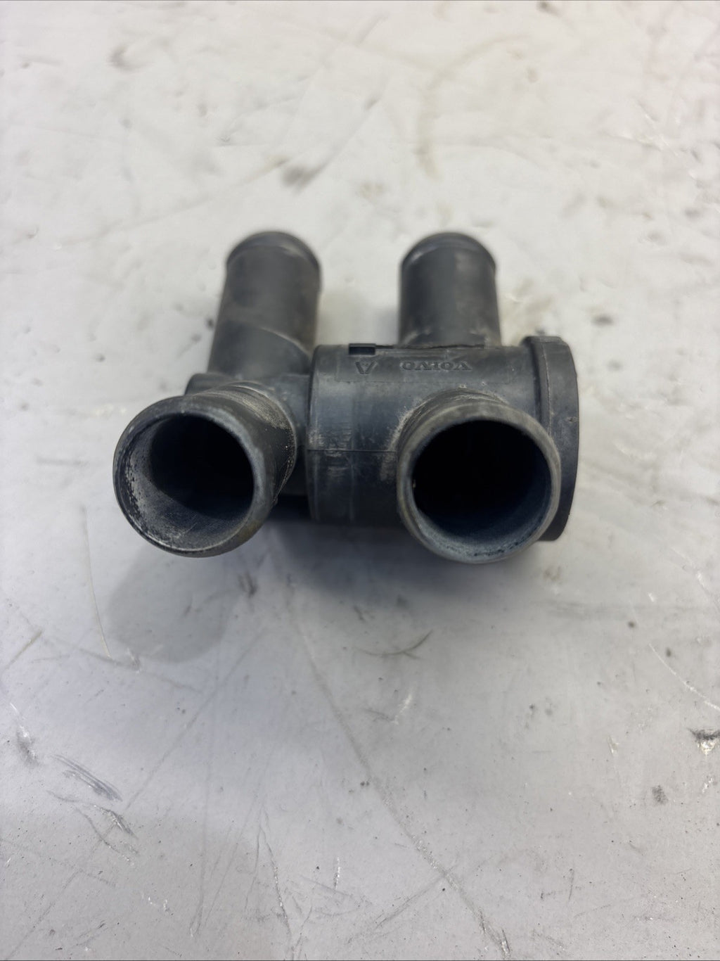 OEM VOLVO VNL HEATER HOSE VALVE  P/N: 20989415
