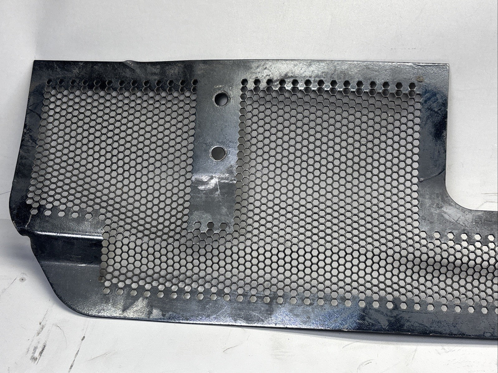 18-24 FREIGHTLINER CASCADIA TRANSMISSION OIL COOLER ROCK GUARD 07-24338-000 OEM